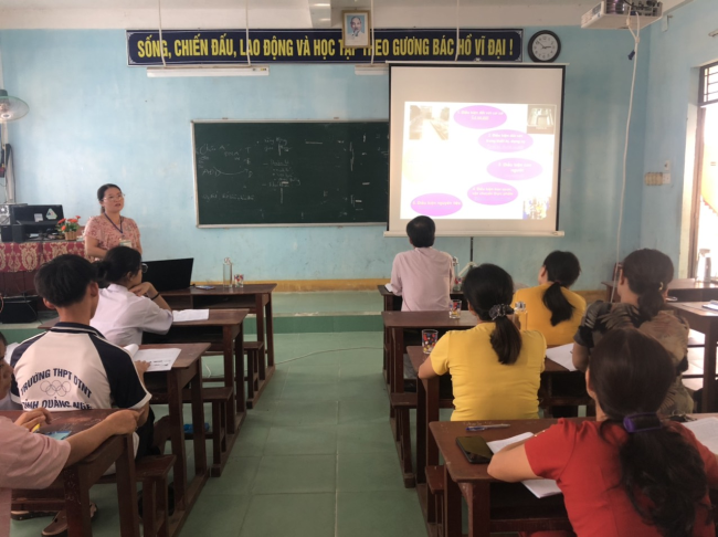 Tập huấn kiến thức về an toàn thực phẩm cho mô hình điểm an toàn thực phẩm bếp ăn tập thể trường học năm 2020
