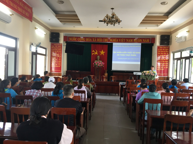 Nói chuyện chuyên đề về an toàn thực phẩm cho cơ sở kinh doanh thức ăn đường phố tại phường Nguyễn Nghiêm